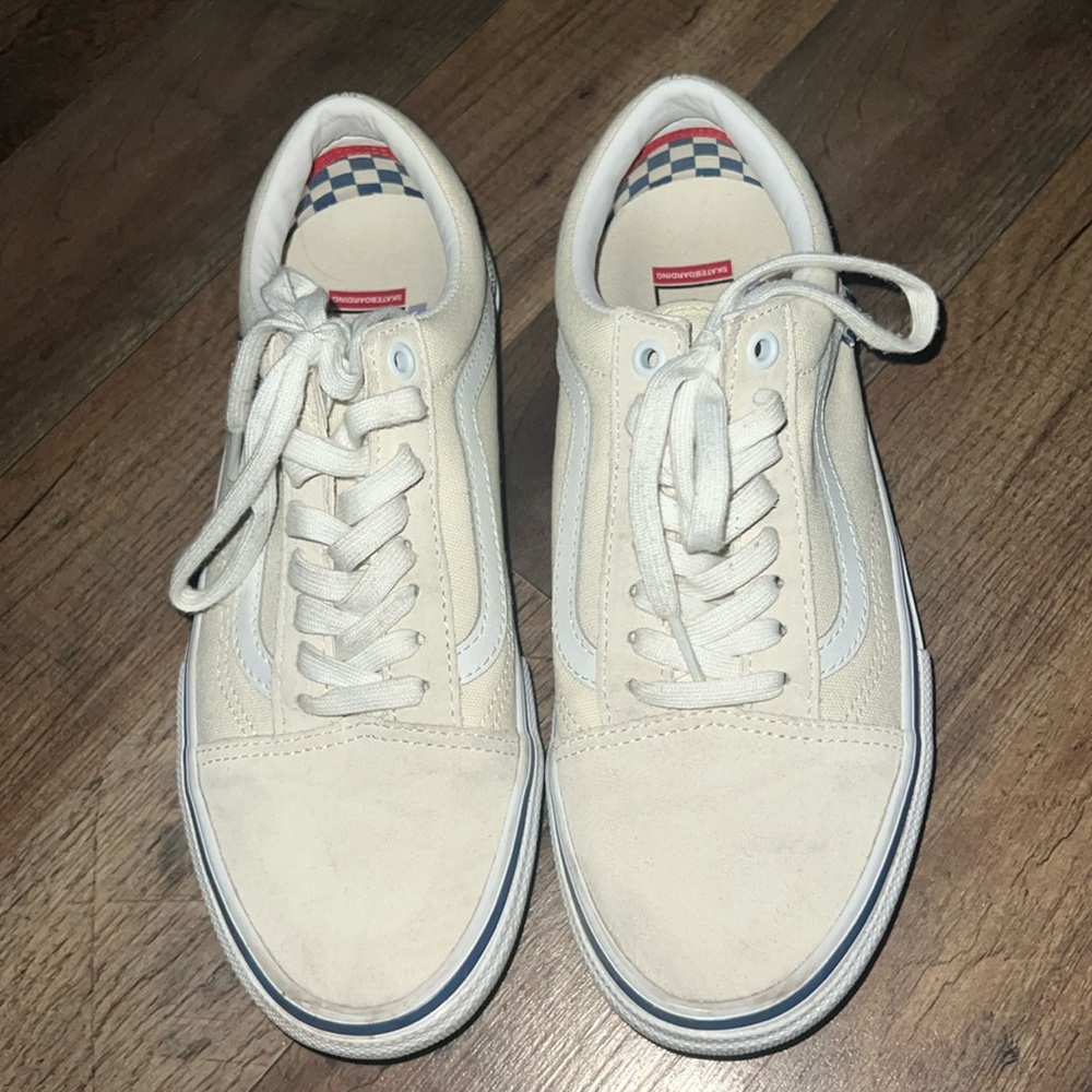 Size 7.5 in men’s crème vans barley worn still intact good condition